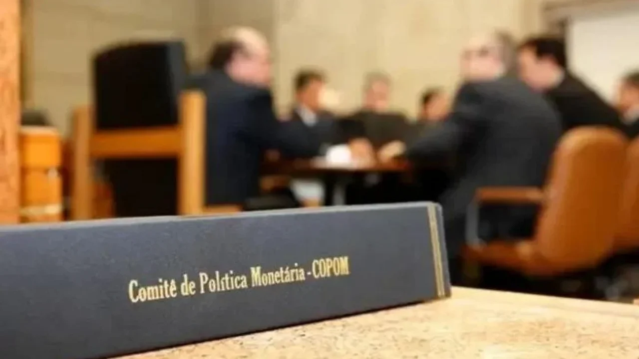 Leitura da ata do Copom sugere espaço a novos cortes da Selic e taxas de juros caem