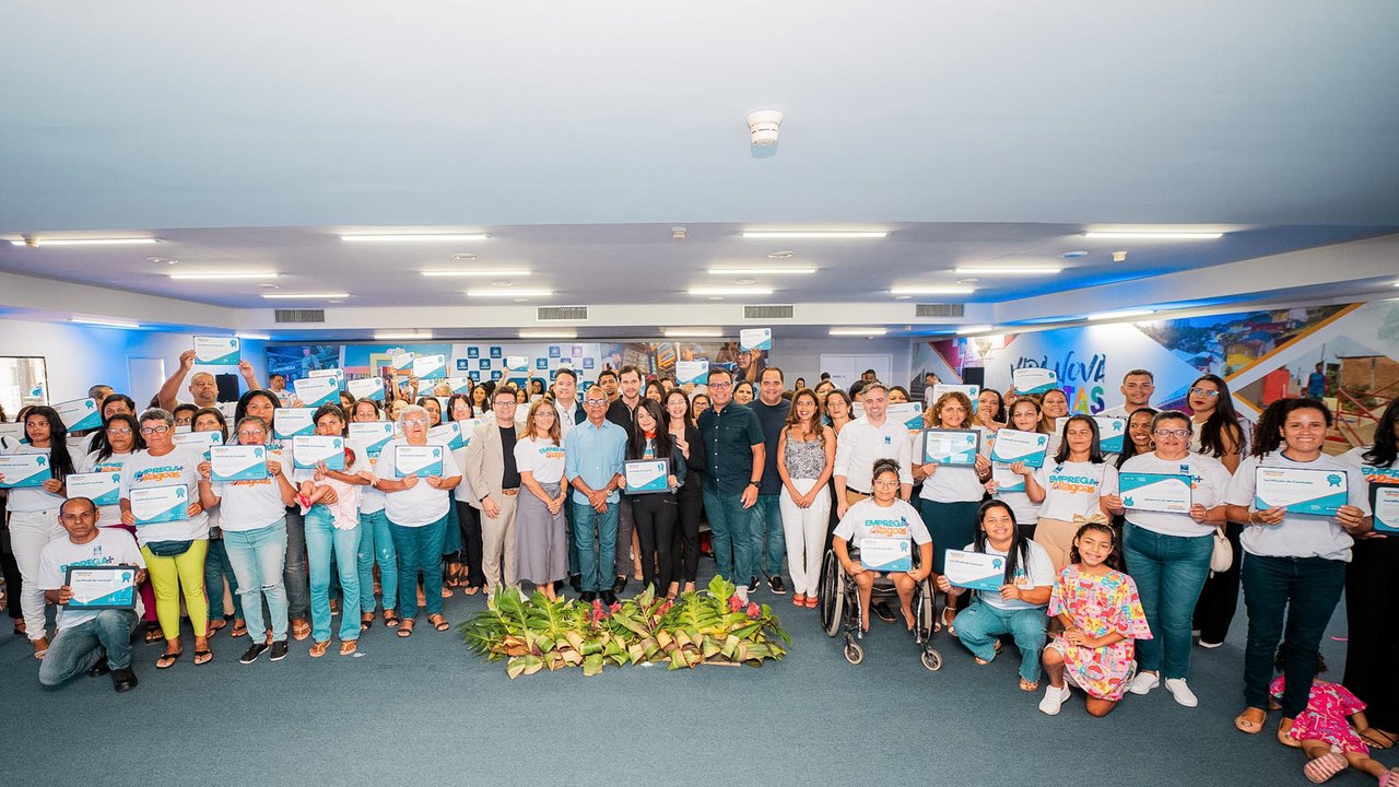 Governo de Alagoas entrega 120 certificados do programa Emprega Mais Alagoas