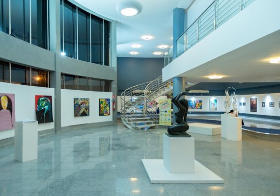 Exposição Reencontro promove interação com artistas