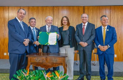 Presidente assina decreto que garante mais autonomia ao Centro de Bionegócios da Amazônia