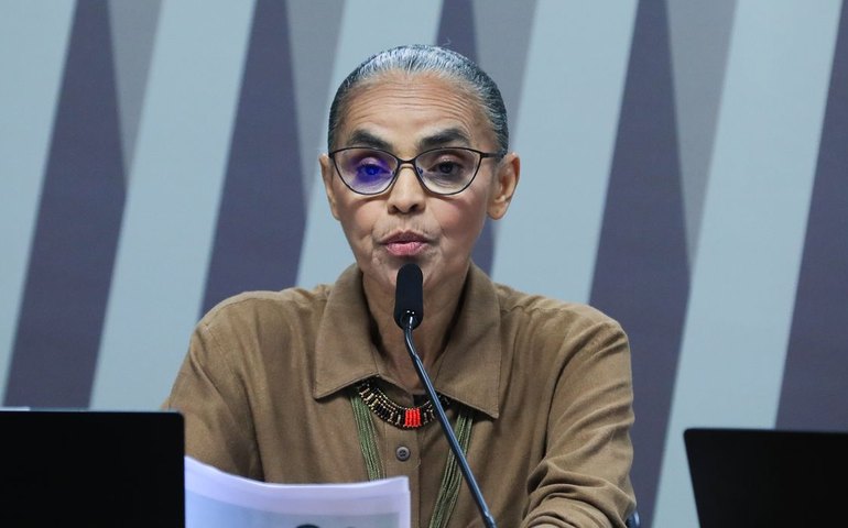 Oposição à proteção ambiental tenta silenciar Marina, diz analista