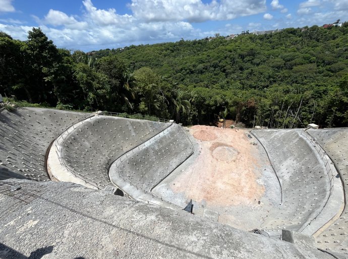 Obra de contenção definitiva na encosta do Conjunto João Sampaio entra na reta final