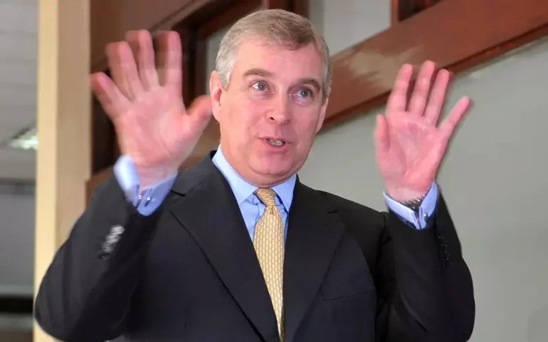 Ex-príncipe Andrew é libertado após cerca de 12 horas de detenção