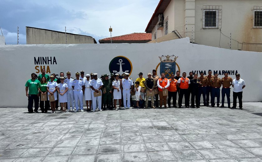 Policiais da Oplit concluem curso da Marinha para pilotagem de embarcações