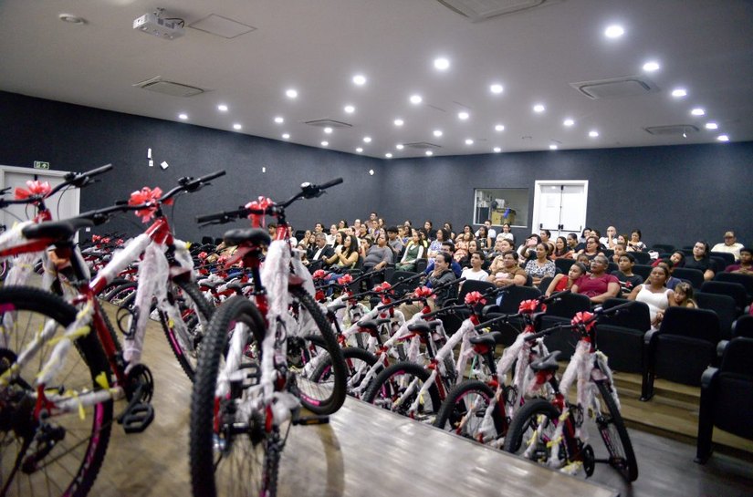 Arte, criatividade e conscientização marcam premiação do 5º Concurso de Cartazes em Arapiraca