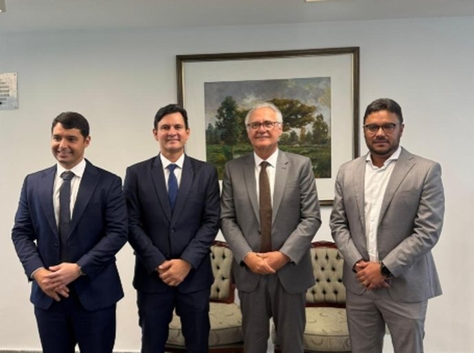 Senador Renan Calheiros assume compromisso com pauta municipalista
