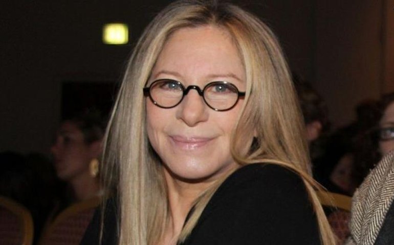 Barbra Streisand doa ações da Disney para a filha de 6 anos de George Floyd