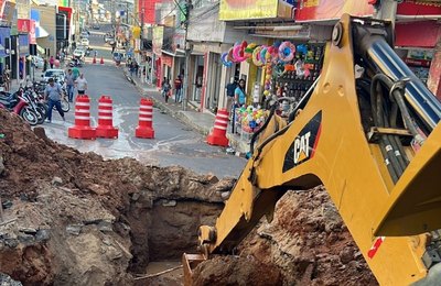 Prefeitura de Palmeira inicia trabalhos na Rua Antônio Matias após princípio de erosão do solo