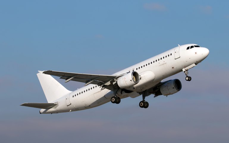 Piloto morre durante voo entre Egito e Arábia Saudia e copiloto faz pouso de emergência