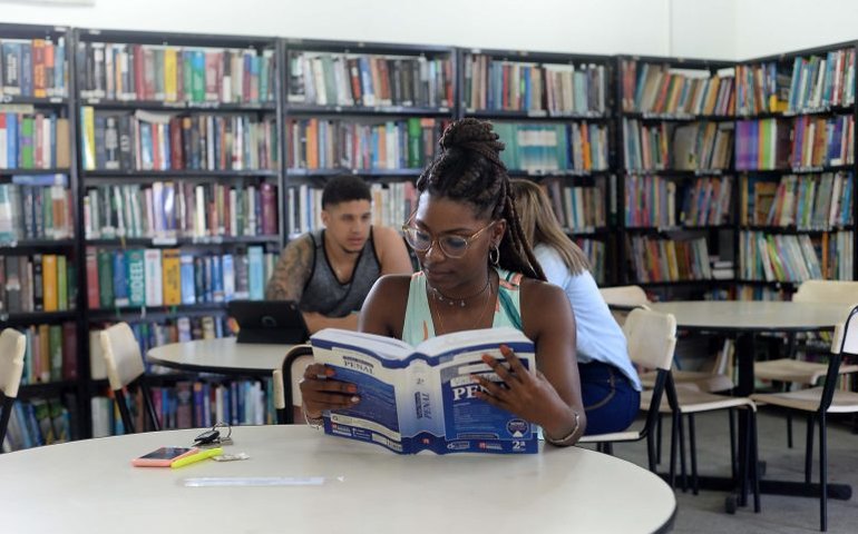 Comissão discute projeto que torna permanente política de cotas nas universidades