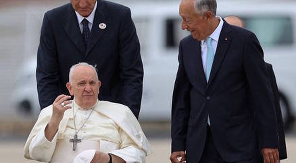 Papa chega a Portugal em meio a protestos e com desafio de abordar abusos sexuais da Igreja Católica / Foto: Foto: Antonio Cotrim