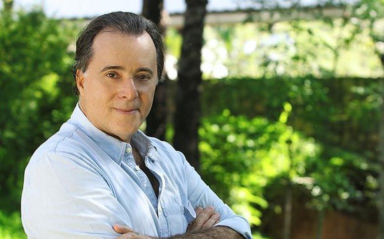 Tony Ramos, Gretchen e Djavan são vacinados contra a covid-19