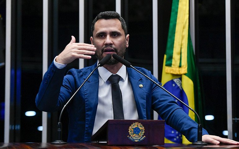 Cleitinho critica visita de Maduro e pede que Venezuela pague dívida ao Brasil