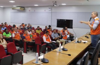 AMA e Defesa Civil treinam coordenadores municipais para prevenção na quadra chuvosa 