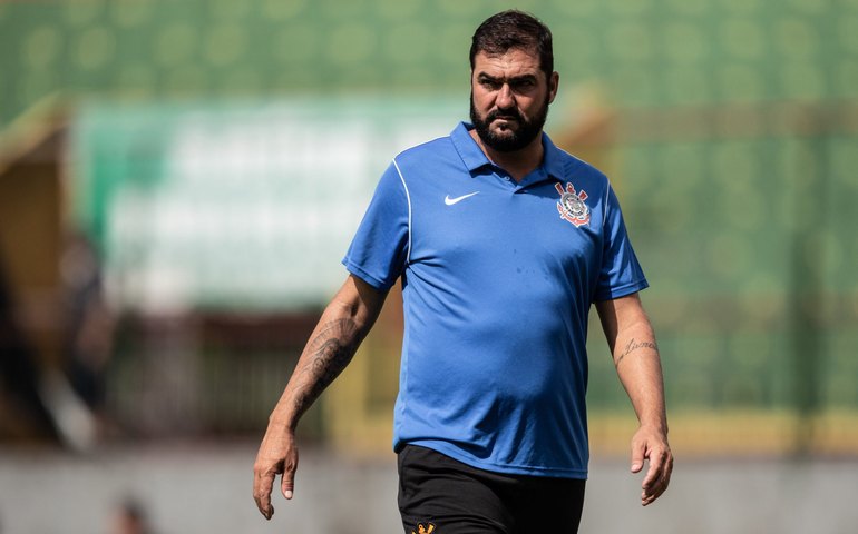 Corinthians despista sobre acerto com treinador e pode ter Danilo no banco contra o Del Valle