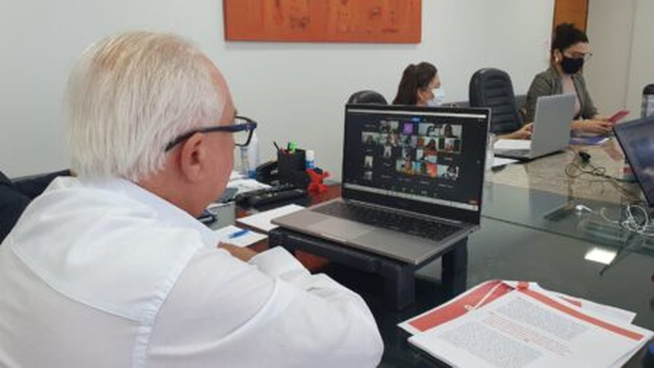 AMA e Educação discutem retorno seguro a aulas