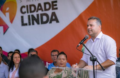 Governador inaugura obras do Minha Cidade e entrega equipamentos do Fortalece AL em Japaratinga 