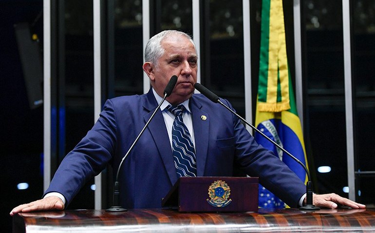 Izalci critica MP da reoneração e anuncia filiação ao PL
