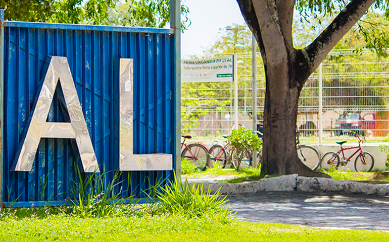 Professora Maria Aparecida de Oliveira recebe título de Doutora Honoris Causa