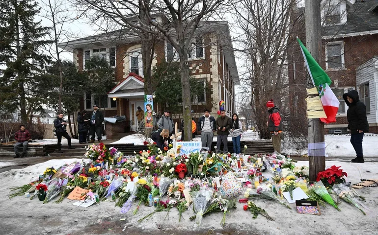 Vídeos do tiroteio em Minnesota desafiam a narrativa da administração; especialistas em policiamento questionam as táticas