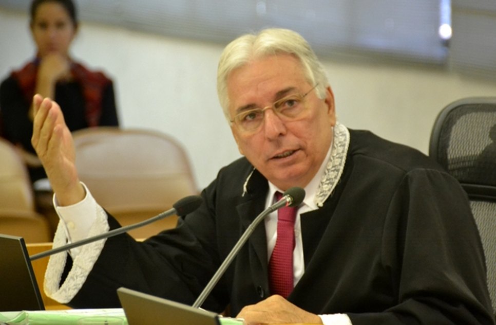 O conselheiro-relator Luiz Augusto Ribeiro (Foto: Rafael Gomes)
