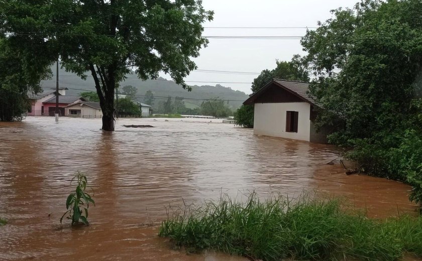 Defesa Civil prevê fortes chuvas e eventual granizo em Santa Catarina que devem durar até segunda