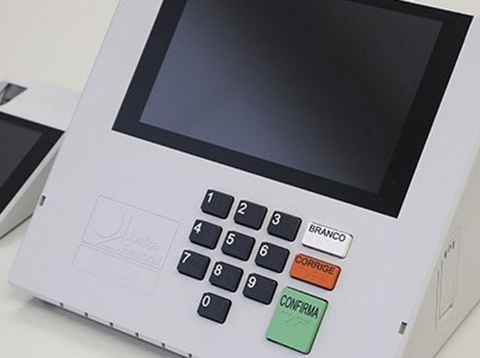 TSE abre consulta pública para definir modelo da nova urna eletrônica das Eleições de 2028