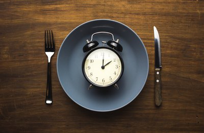 Riscos e benefícios: entenda o que o jejum faz no seu corpo