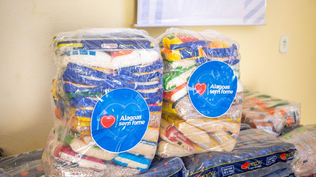44ª doação do Alagoas Sem Fome beneficia Carmelo de Santa Teresinha