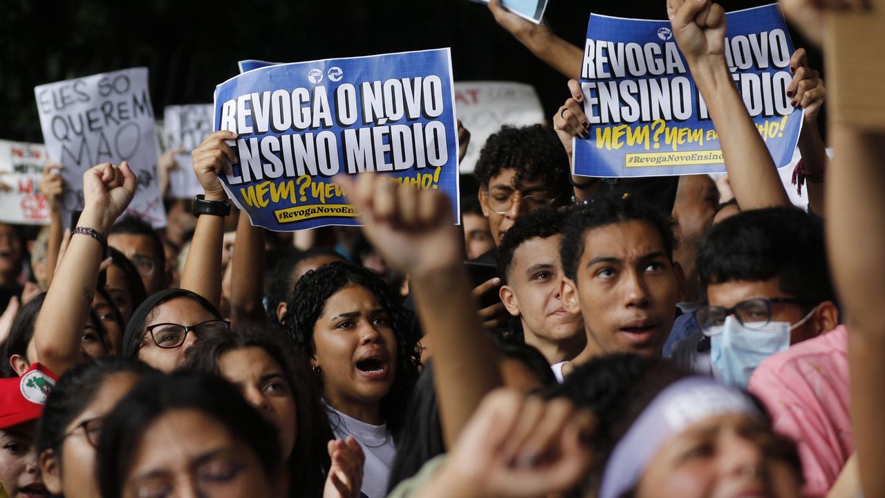 Professores e alunos de SP pedem revogação do novo ensino médio