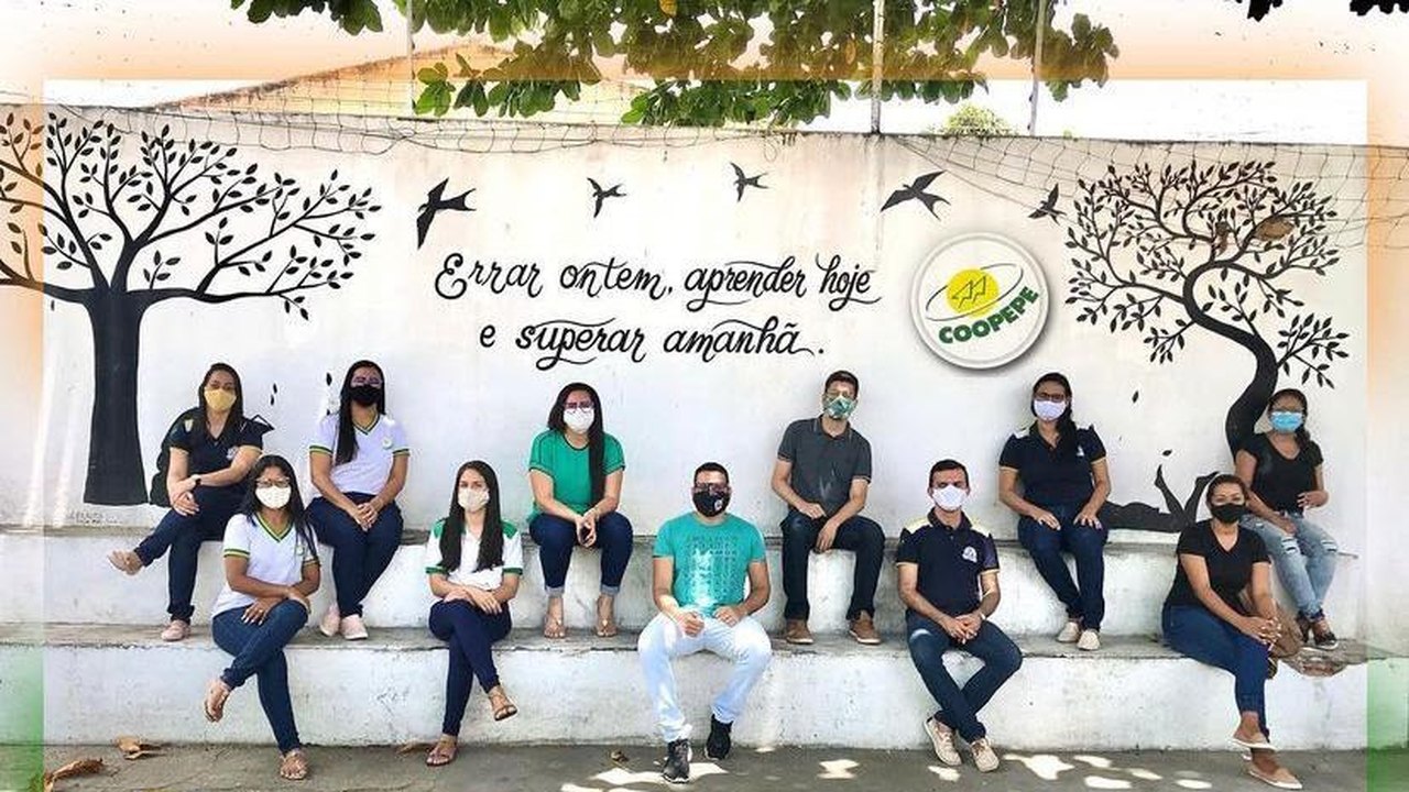 Alunas de cooperativa educacional de Penedo se destacam no Enem