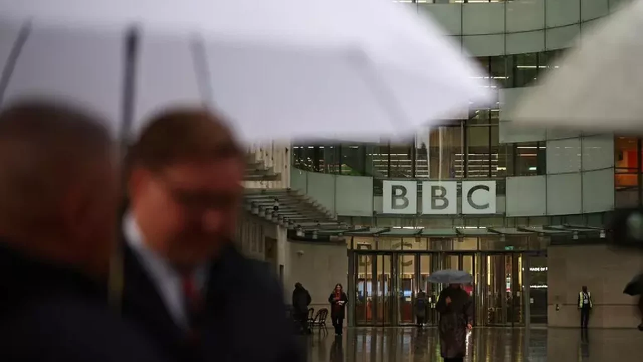 Trump processa BBC em US$ 10 bilhões por difamação
