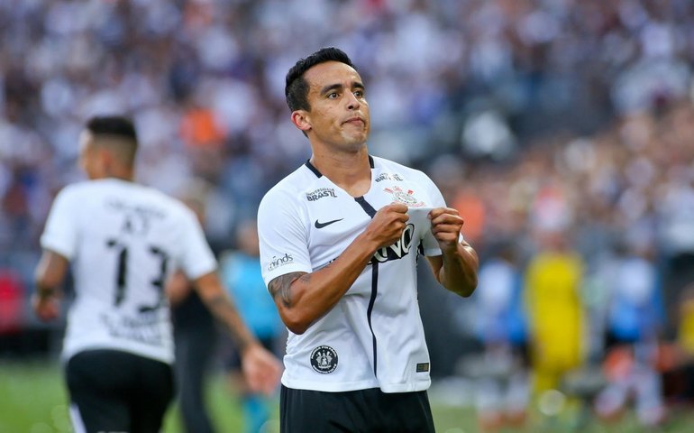 Ídolo corintiano e com passagem pela seleção, meia Jadson anuncia a aposentadoria