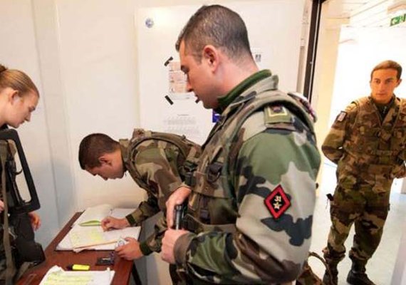 Exército francês registra recorde de recrutamento após atentados