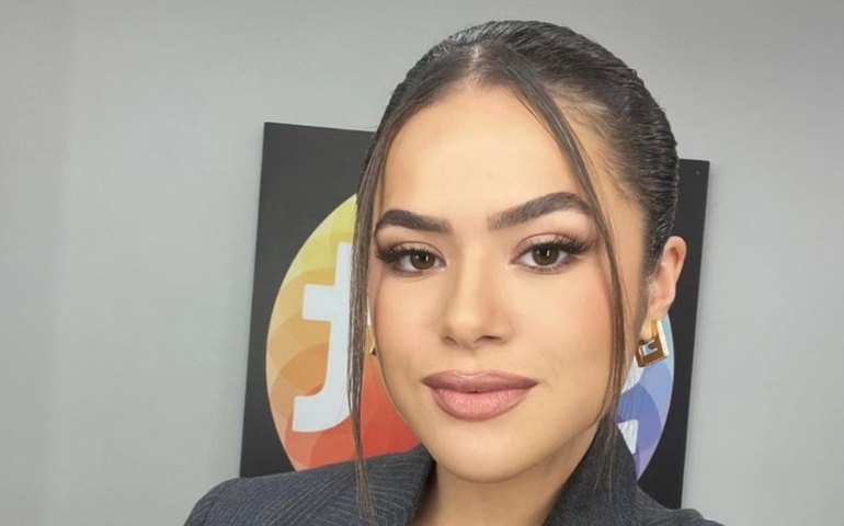 Maisa sai da casa dos pais e mostra tour pelo primeiro apartamento