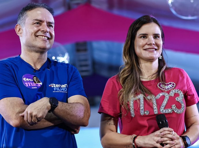 Ceci reúne grande público em Atalaia no lançamento de sua candidatura a deputada estadual
