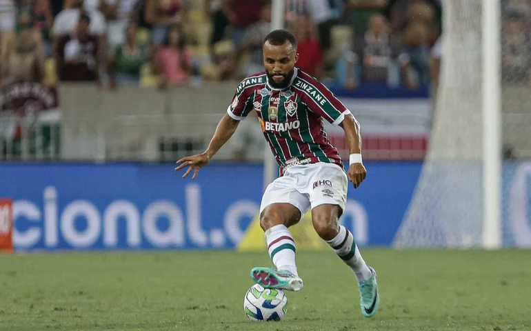 Após lesão na panturrilha, Samuel Xavier, do Fluminense, é liberado para voltar aos treinos