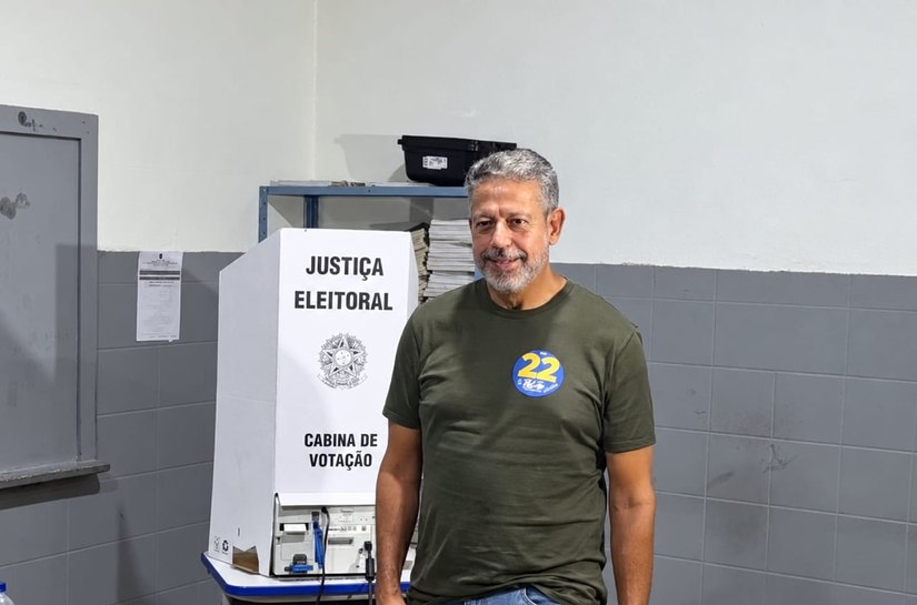 Arthur Lira vota em Flávio Bolsonaro e afirma que Brasil precisa de mudança