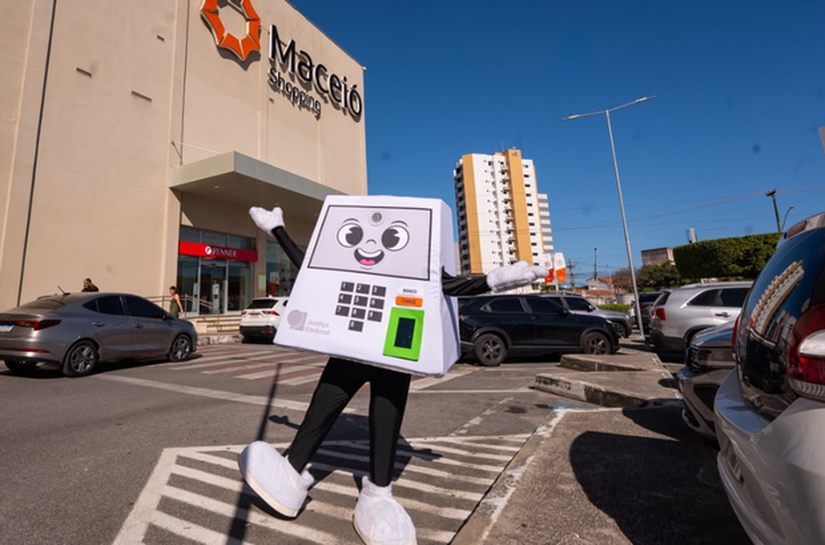 TRE realiza evento com foco em treinamento de eleitores idosos na orla de Maceió neste domingo