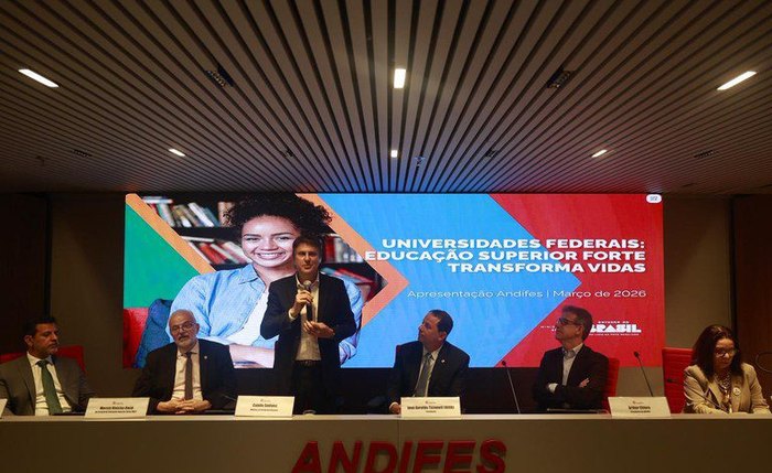 Informe foi feito pelo ministro da Educação, Camilo Santana, durante reunião com dirigentes da Andifes