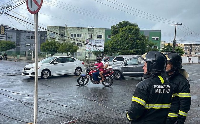 Trânsito é alterado na principal do Santo Eduardo após fiação pegar fogo