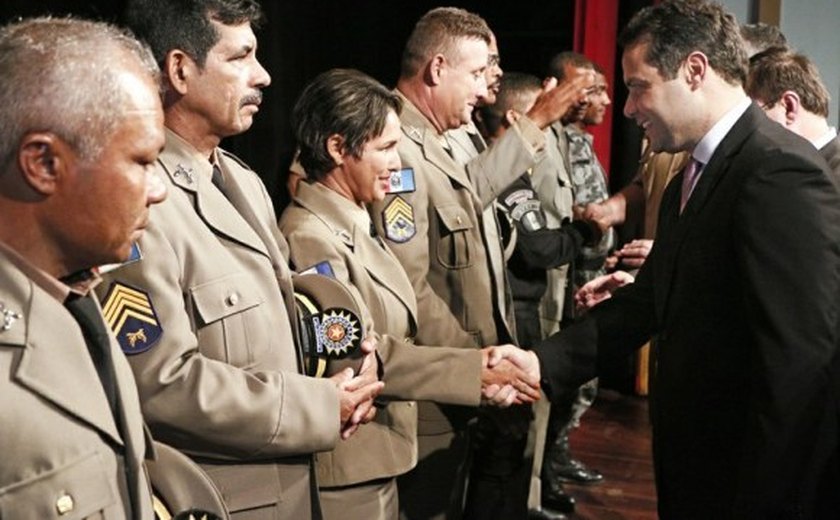 Governador prestigia cerimônia de aniversário dos 183 anos da Polícia Militar