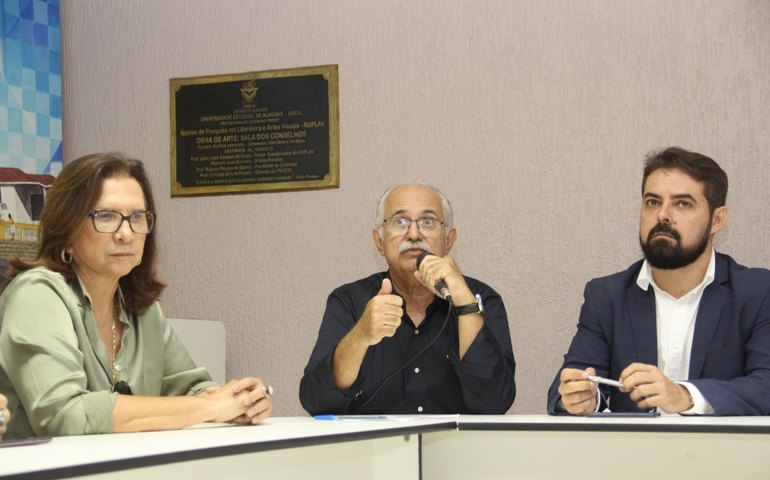 Prefeito acompanha solenidade de posse da nova diretoria do Campus I da Uneal