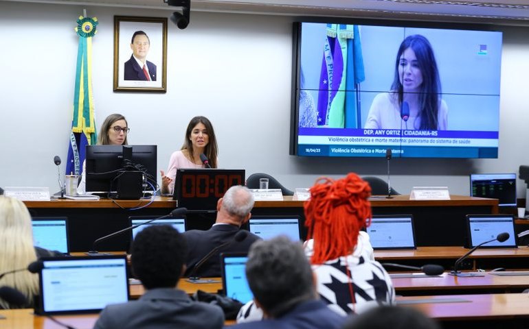 Comissão especial debate definição do conceito de violência obstétrica