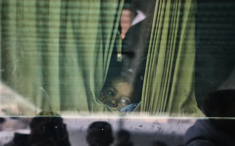 Passagem de fronteira de Gaza para o Egito reabre, um passo crucial para a trégua, mas apenas alguns palestinos podem atravessá-la