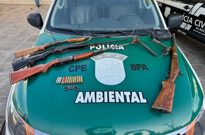 Batalhão de Polícia Ambiental apreende 10 armas de fogo, dezenas de pássaros e flagra abate clandestino