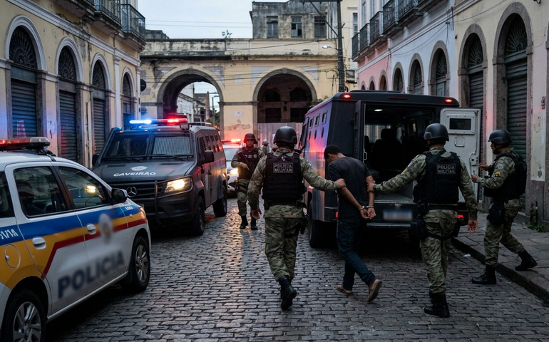 Operação Colmeia prende 14 suspeitos de tráfico de drogas na Lapa, no Rio