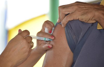 Sesau orienta a população sobre importância de completar esquema vacinal