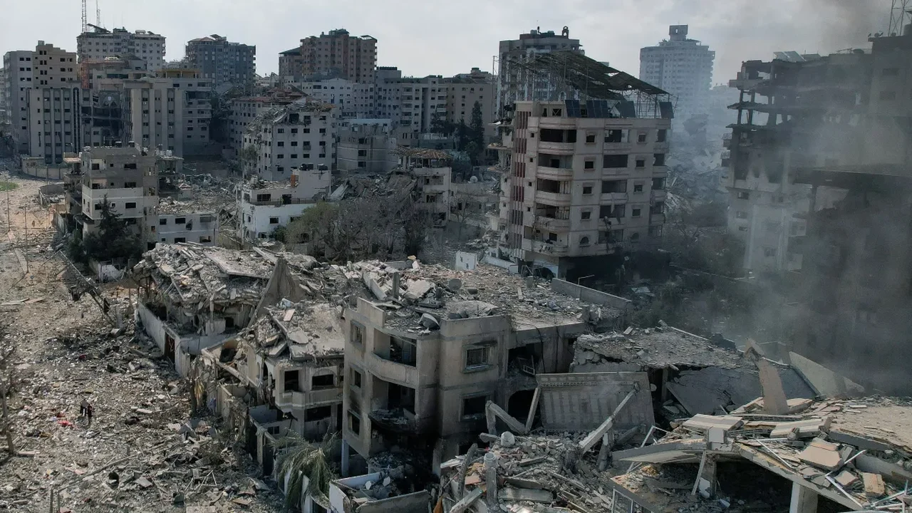 Israel ataca escola na Faixa de Gaza e mata ao menos 32 pessoas