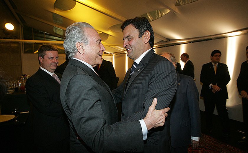 Temer recebeu o senador Aécio Neves após encontro com Moraes